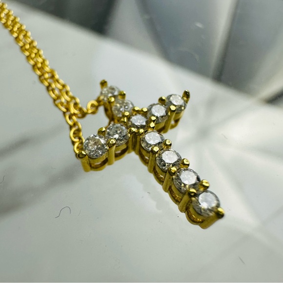✨ Moissanite Cross 18K Gold-Plated Necklace | 925 Sterling Silver ✨ - Picture 9 of 17